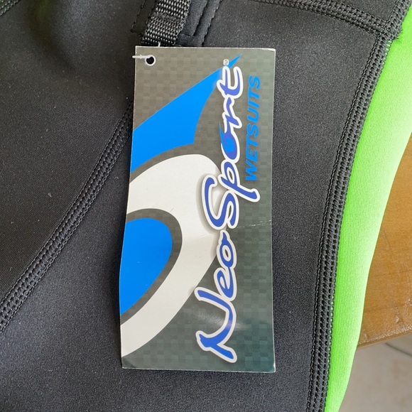 Toddler wetsuit never worn - Picture 3 of 3